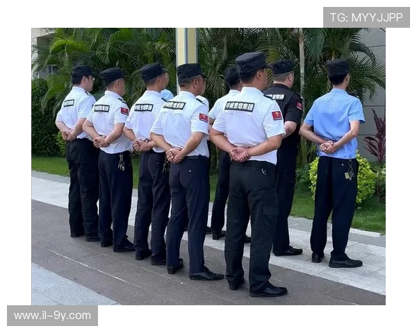 安保足球赛:携手共筑安全防线,展现团队合作精神与竞技风采 安保足球赛:携手共筑安全防线,展现团队合作精神与竞技风采